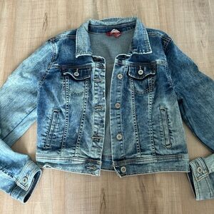 Arizona Jean Co. Light Wash Denim Jacket